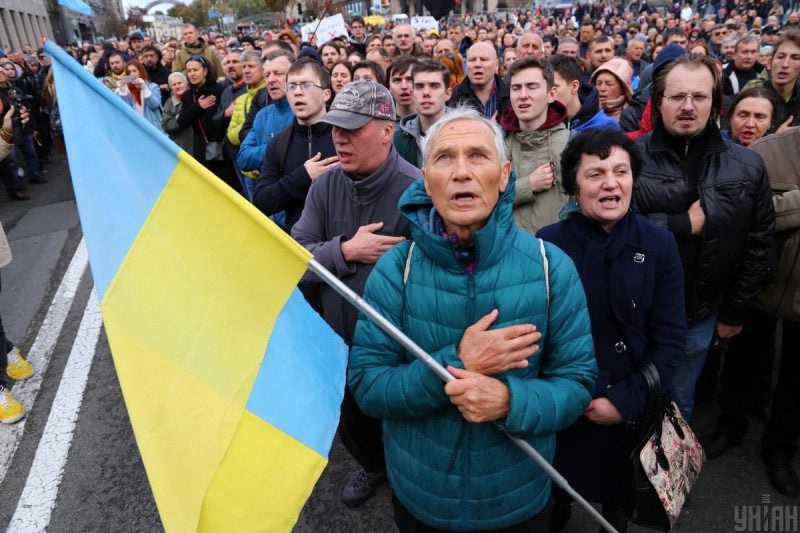 Новый "майдан" или досрочные выборы: чего ждать Украине осенью