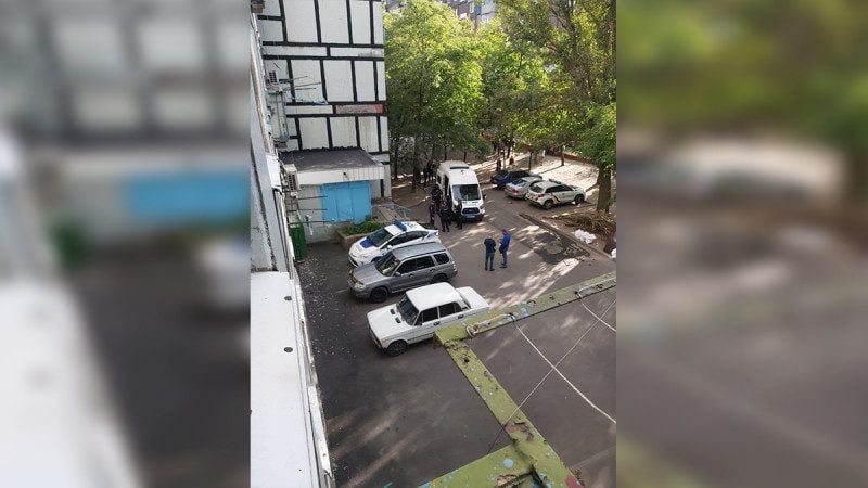 Кримінальна драма в Дніпрі: чоловік пограбував двох дівчат, закрився у квартирі й застрелився