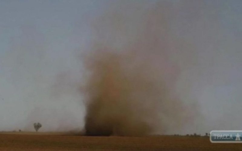 Под Одессой промчался "пылевой дьявол", на Запорожье - смерч