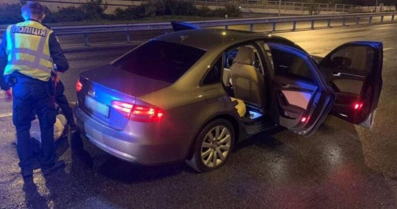 Под Киевом пьяный на авто уходил от погони и выстрелил целую обойму в полицейских
