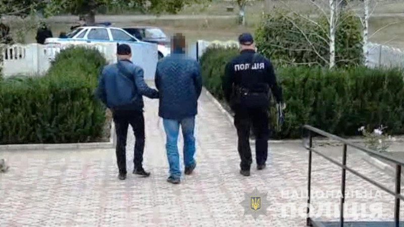 Зарубав сокирою і тягав тіло по місту: під Одесою жорстоко розправилися з жінкою