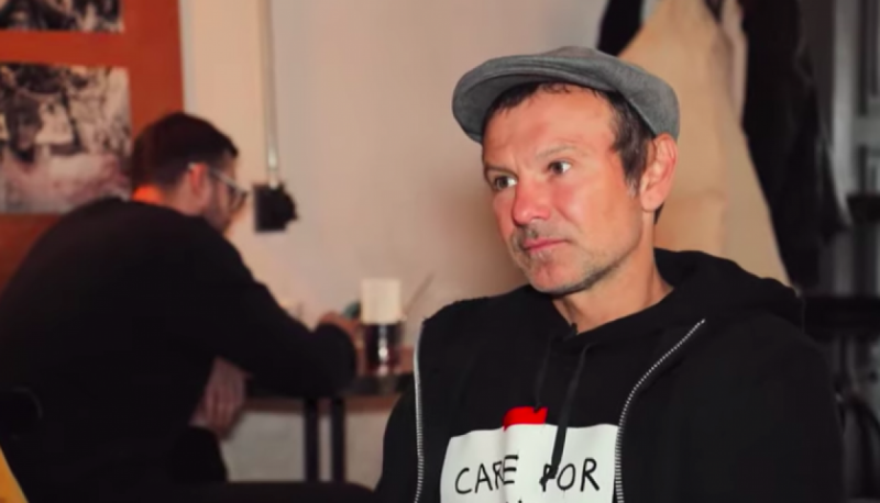 Вакарчук показав середній палець Путіну