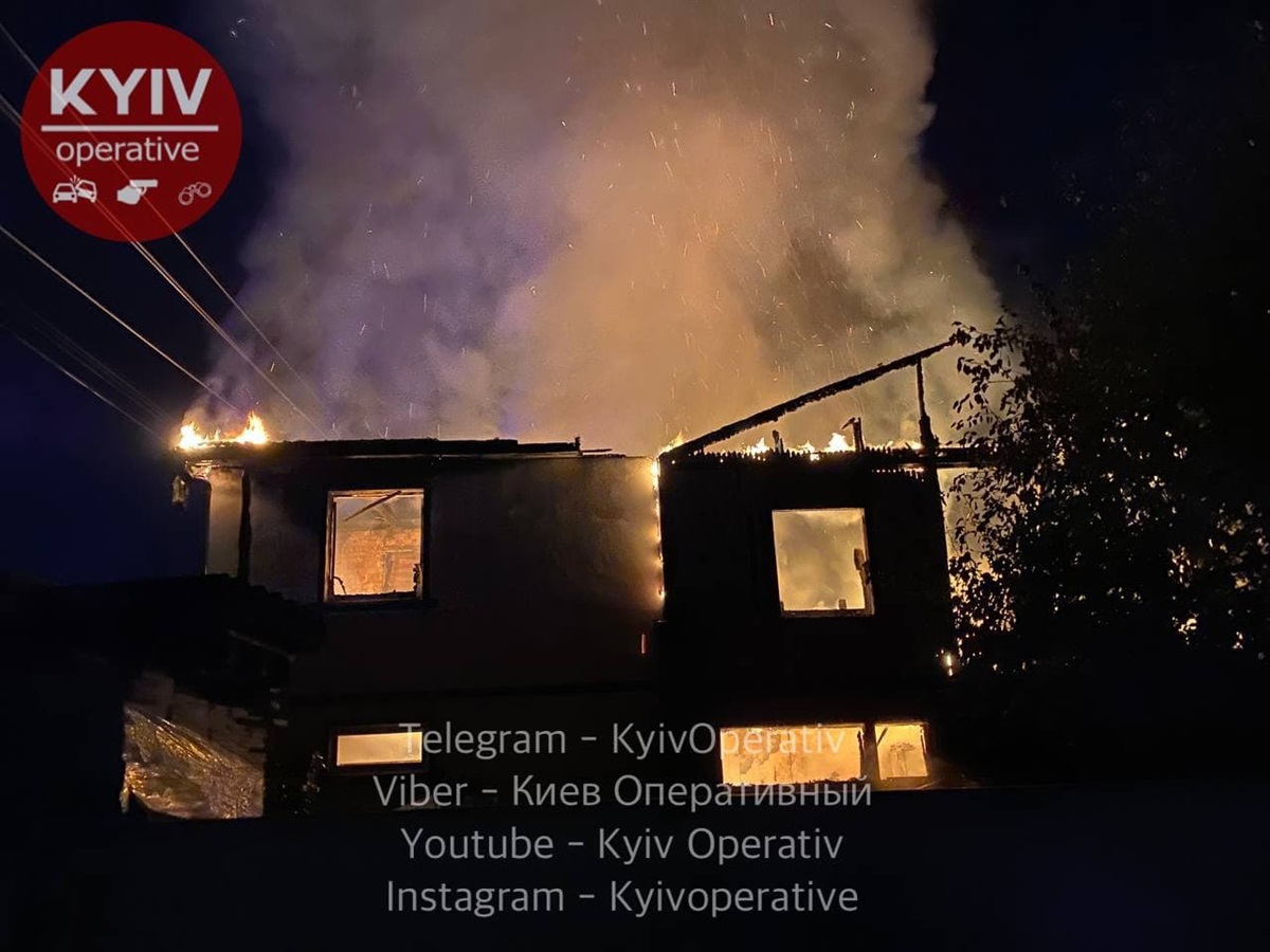 Пожежа сталася в будинку на Русанівській набережній Пожежа сталася в будинку на Русанівській набережній