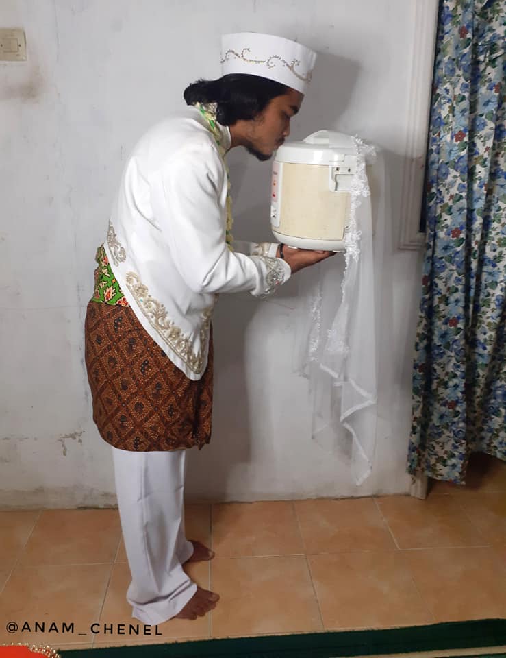Индонезиец 'женился' на рисоварке, но спустя пару дней развелся: чем ему не угодила 'благоверная'