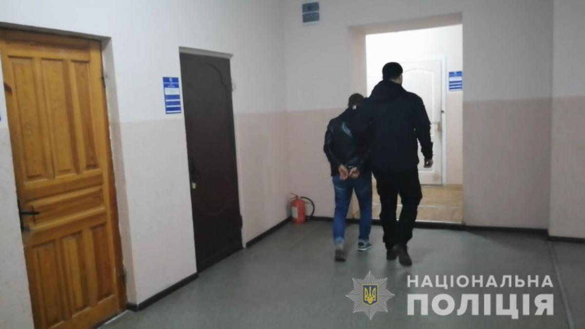 Пока жена работала: в Одессе мужчина зверски насиловал 7-летнюю падчерицу