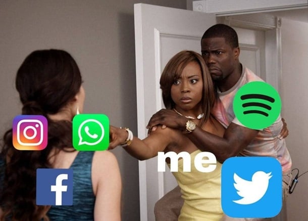 Меми про збій у Facebook