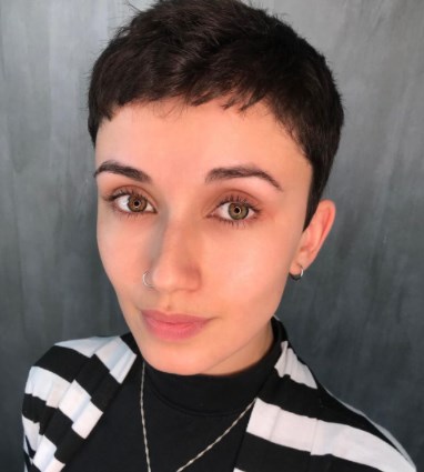 Стрижки  и прически 2021-2022, которые делают визуально выше