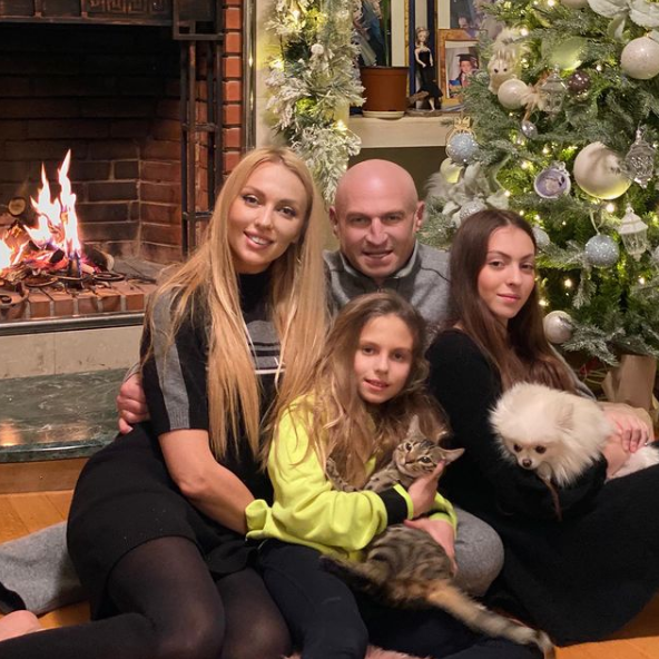 Оля Полякова нагодувала свою покоївку безе з канабісом Оля Полякова нагодувала свою покоївку безе з канабісом