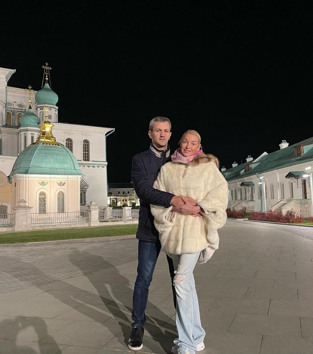 Анастасія Волочкова показала нового обранця: 'Я не загроза, я кохана жінка!' Анастасія Волочкова показала нового обранця: 'Я не загроза, я кохана жінка!'