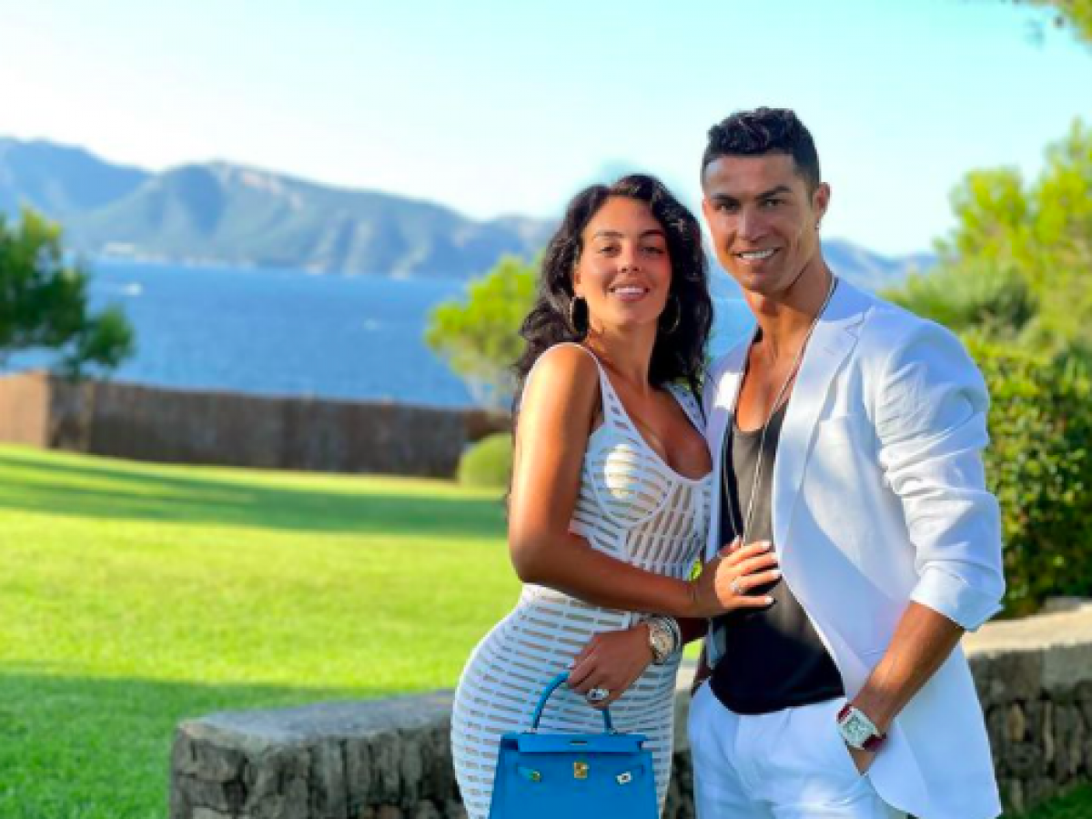 Роналду станет отцом близнецов: невероятное фото с невестой футболиста