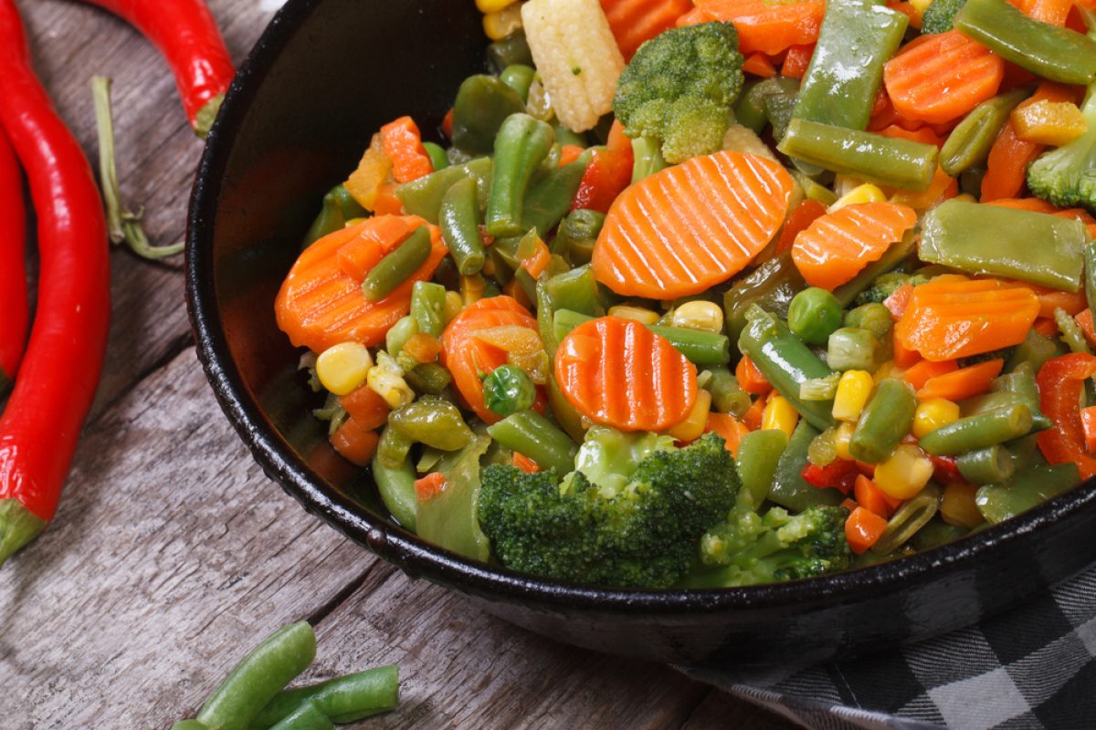 Steam vegetables in pan фото 8