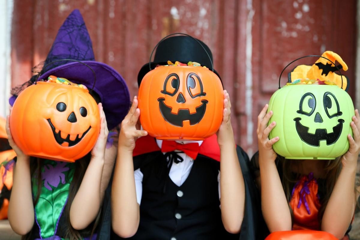 Подготовка к страшно весёлому празднику или как устроить Хэллоуин для детей своими руками