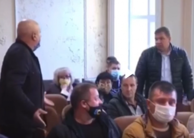 'Чем тот АТОшник лучше меня?': под Одессой депутат устроил скандал на сессии городского совета