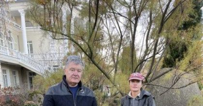 Опята Порошенко: экс-президент похвастался своим урожаем на "тихой охоте"