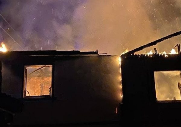 У Києві під час страшної пожежі в приватному будинку живцем згорів чоловік