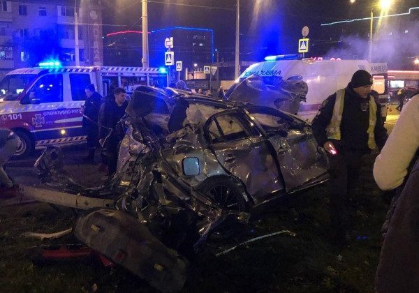 Від авто нічого не залишилося: у Харкові трапилася страшна аварія