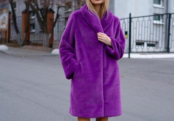 У моду увійшли теплі пальта і куртки жіночі зі штучного хутра незвичайної краси