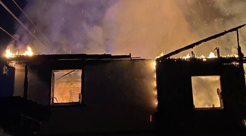 У Києві під час страшної пожежі в приватному будинку живцем згорів чоловік