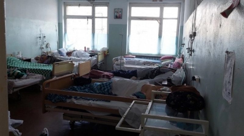 Призначення лікарів роздають вночі: під Запоріжжям стався колапс у COVID-лікарні
