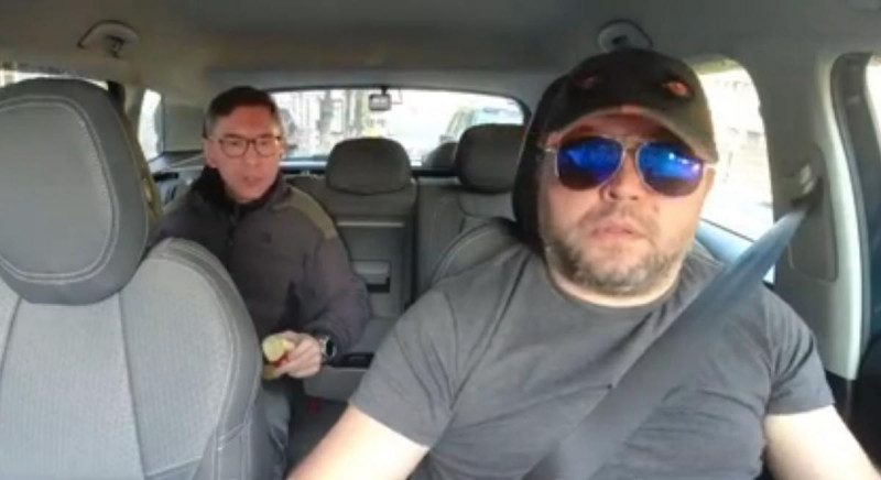 Яблоко раздора: в Киеве таксист Uber задул пассажира газом за еду в салоне