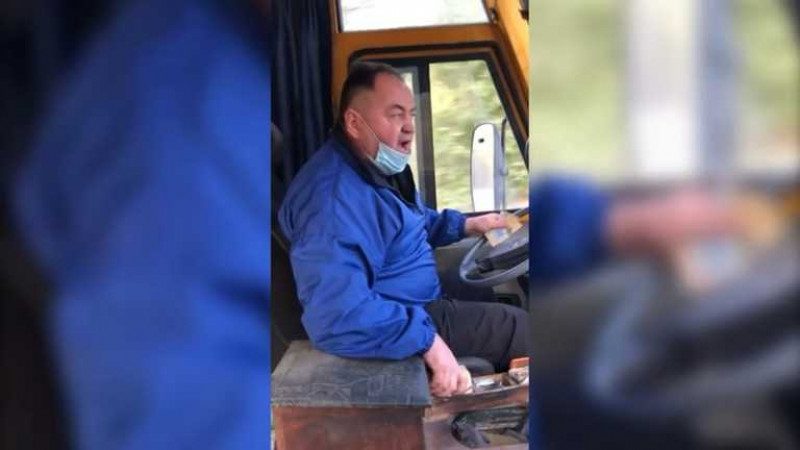 "Либо он выходит, либо мы не едем": в Запорожье маршрутчик-неадекват обматерил льготника