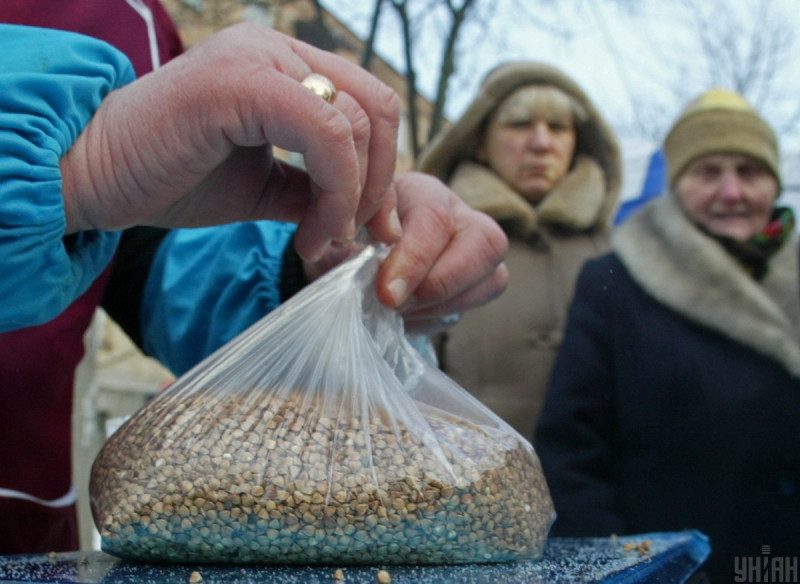 Дефицит или паника: украинцам объяснили исчезновение с прилавков гречки и сахара