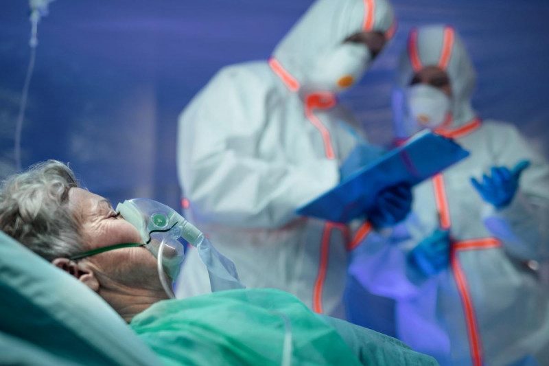 17 хвилин клінічної смерті: лікарі дивом врятувати невакциновану від COVID-19 українку