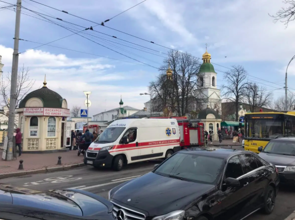 В Киево-Печерской лавре случился сильный пожар