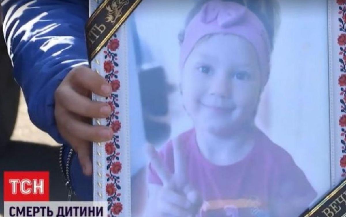 Ушибы внутренних органов и кома: в Хмельницкой области мать жестоко убила свою маленькую дочь