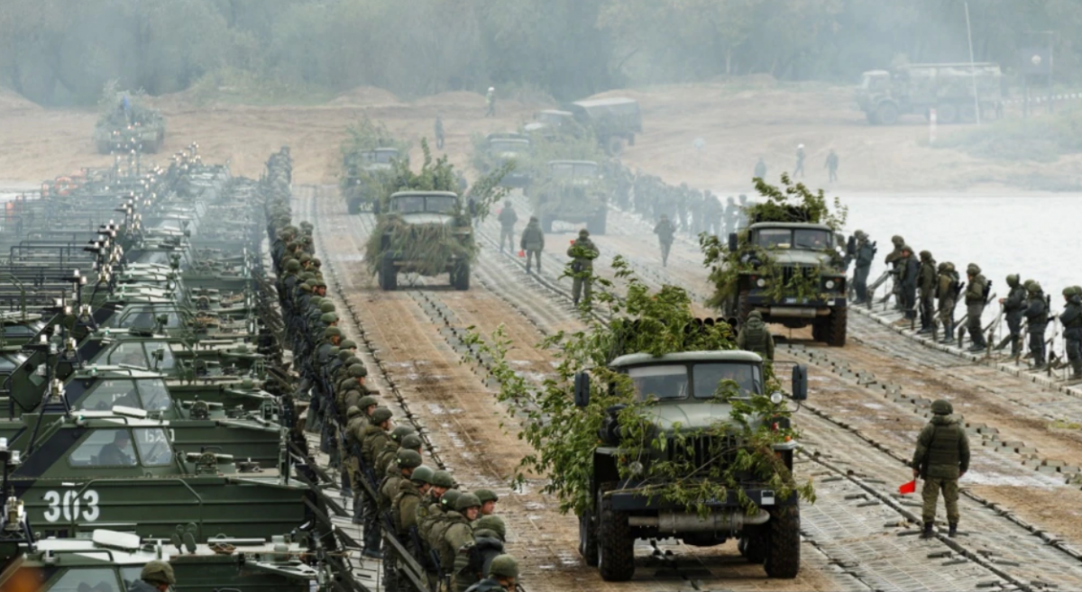 Более 100 тысяч войск РФ и повторение сценария Крыма: дипломат заявил об опасном для Киева сценарии