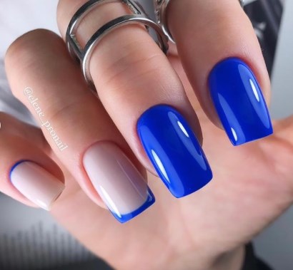 Новорічний манікюр 2022 синій