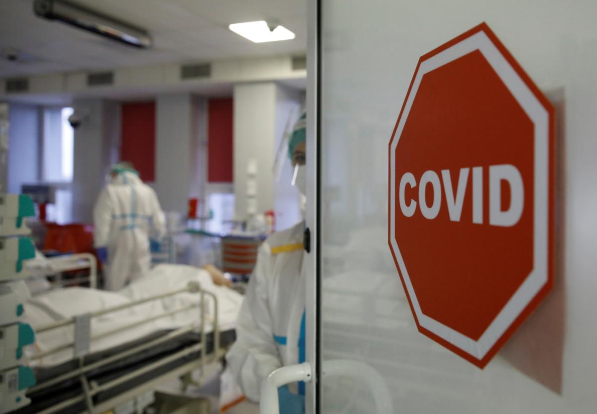 Академик рассказал об опасности штамма коронавируса Дельта