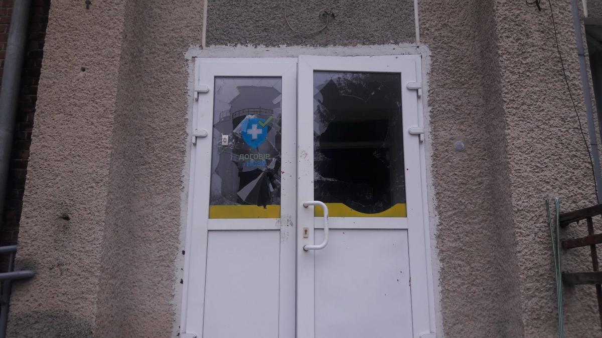 У Львівській області чоловік увірвався до лікарні та вчинив дебош У Львівській області чоловік увірвався до лікарні та вчинив дебош