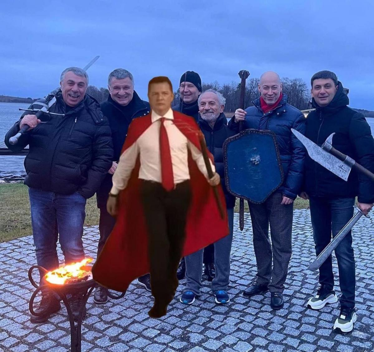 Аваков, Шустер та Комаровський зробили фото зі зброєю в руках: у Мережі бурхливо відреагували Аваков, Шустер та Комаровський зробили фото зі зброєю в руках: у Мережі бурхливо відреагували