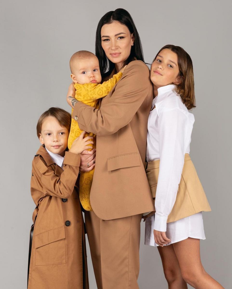 Приходько показала обличчя молодшого сина на обкладинці модного журналу: милі фото