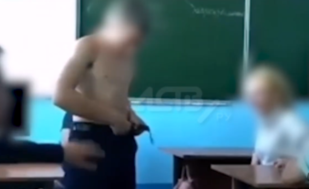 школьница показала грудь в школе i фото 51