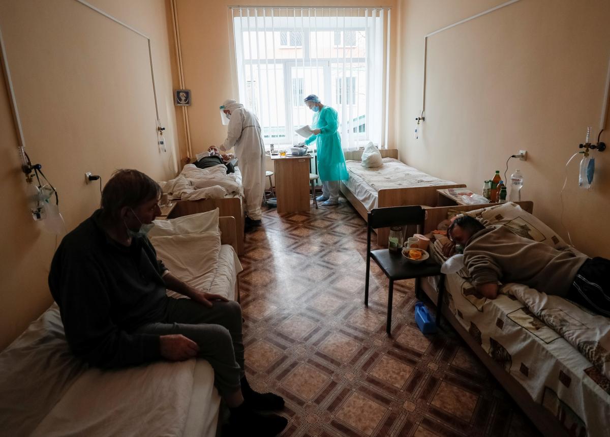 Будут тяжелые последствия: COVID-штамм Омикрон доберется в Украину к Новому году
