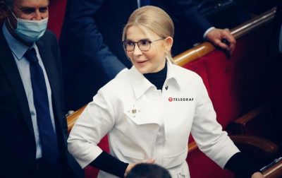 Доктор Ю: Тимошенко явилась в Раду в наряде, похожем на халат врача