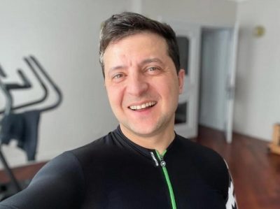'Сумні очі, посивіле волосся': у Мережі 'спіймали' Зеленського на першій сивині в зачісці 'Сумні очі, посивіле волосся': у Мережі 'спіймали' Зеленського на першій сивині в зачісці