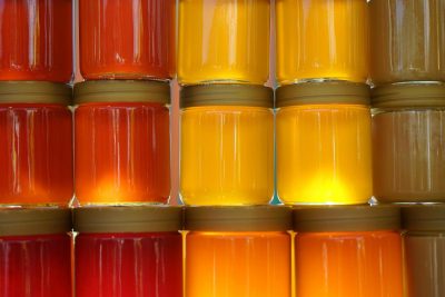 Под 500 гривен за килограмм: в Украине рекордно взлетели цены на мед