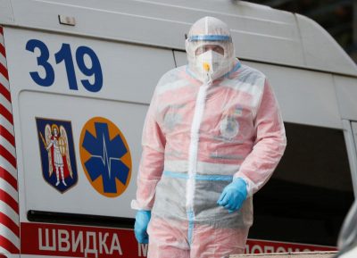 Маленька доза може заразити багато людей: названо головну небезпеку COVID-штаму Омікрон