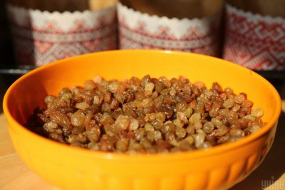 Дієтолог розповіла, що буде з тілом, якщо щодня їсти родзинки