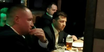 Зеленский с бокалом пива болел за сборную Украины на Чемпионате мира 2022 в одном из пабов Киева