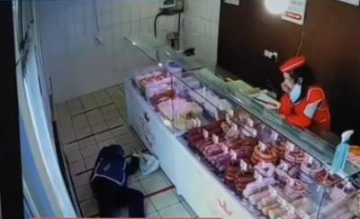 В Харькове пенсионерка упала в магазине и разбила голову: немая реакция продавщицы шокировала сеть