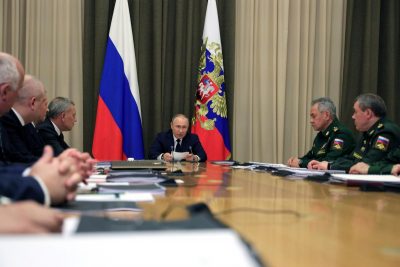 В бункере царит страх и паранойя: генералы "продают" Путину лишь будущие победы - Арестович