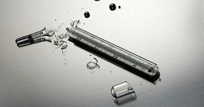 Ни в коем случае не берите голыми руками: как собрать ртуть, если разбился термометр