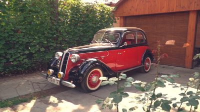 Собирал по деталям 30 лет: украинец отреставрировал 85-летнее BMW