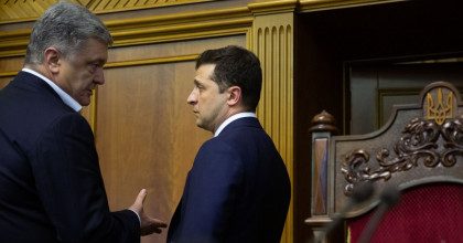 Зеленский поблагодарил Порошенко за "мужественный" поступок
