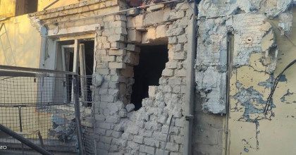 На Донбассе боевики обстреляли жилые дома, под завалами оказались люди