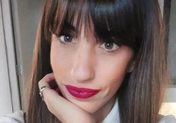 Наймодніші стрижки осінь-зима 2022 з чубчиком, від яких зараз божеволіє весь світ